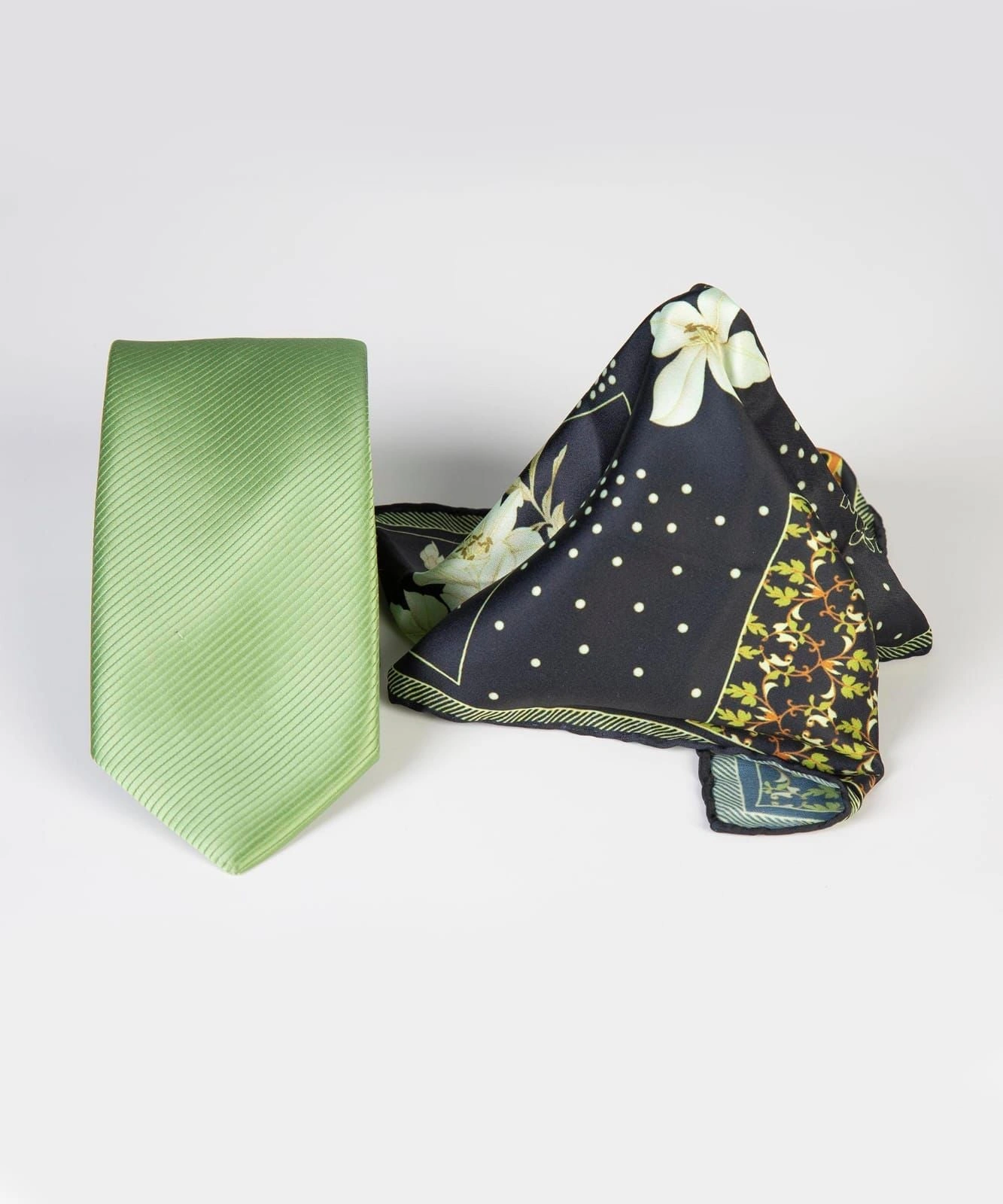 Pocket Square & Knot: Elevate Your Look with Timeless Elegance!